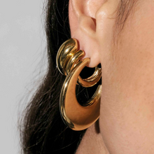 Load image into Gallery viewer, ECCLETTICA EARRING 134316/012 GOLD INTERSECTED STUDS