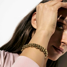 Load image into Gallery viewer, WEAR & STYLE BRACELET 134500/001 S/STEEL CURVED LINK CHAIN