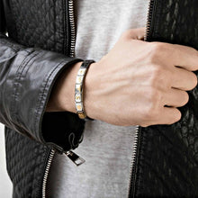 Load image into Gallery viewer, COMPOSABLE CLASSIC LINK 030218/06 BEER TANKARD IN 18K GOLD AND ENAMEL