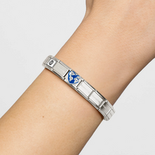 Load image into Gallery viewer, COMPOSABLE CLASSIC LINK 330204/45 WORLD MAP ON HEART IN SILVER &amp; ENAMEL
