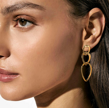 Load image into Gallery viewer, WEAR &amp; STYLE EARRINGS 134516/012 GOLDEN HAMMERED LINK CHAIN
